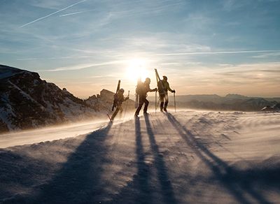 提高對自身服務的要求，客戶的滿意就是我們的追求